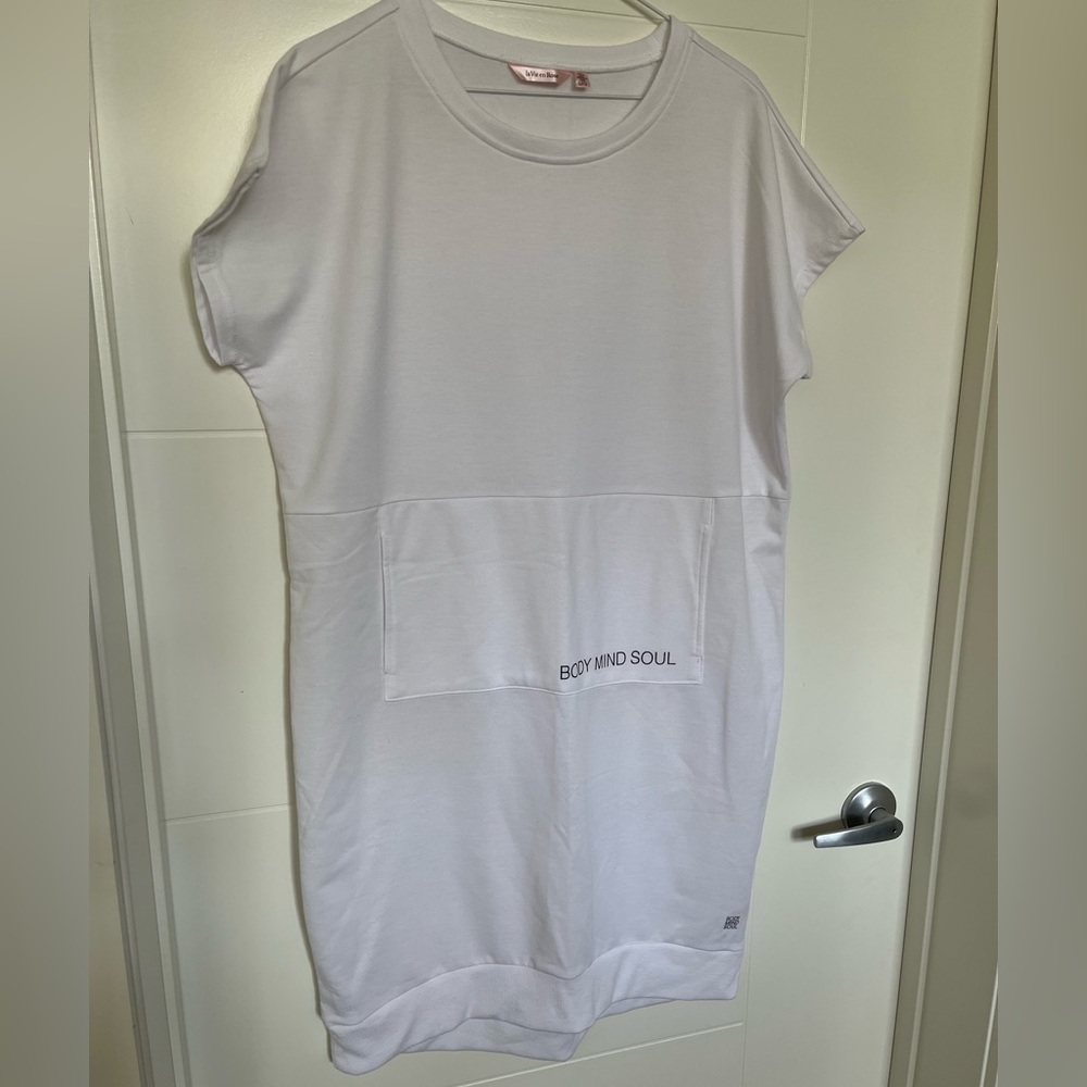 La Vie En Rose White Crewneck Dress/long shirt